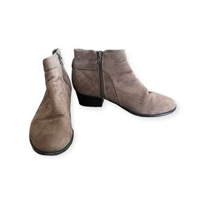 Unisa Vibtech boots booties brown heels Sz 10 M